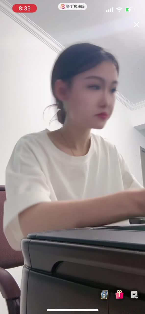 麻将桌上漏奶
