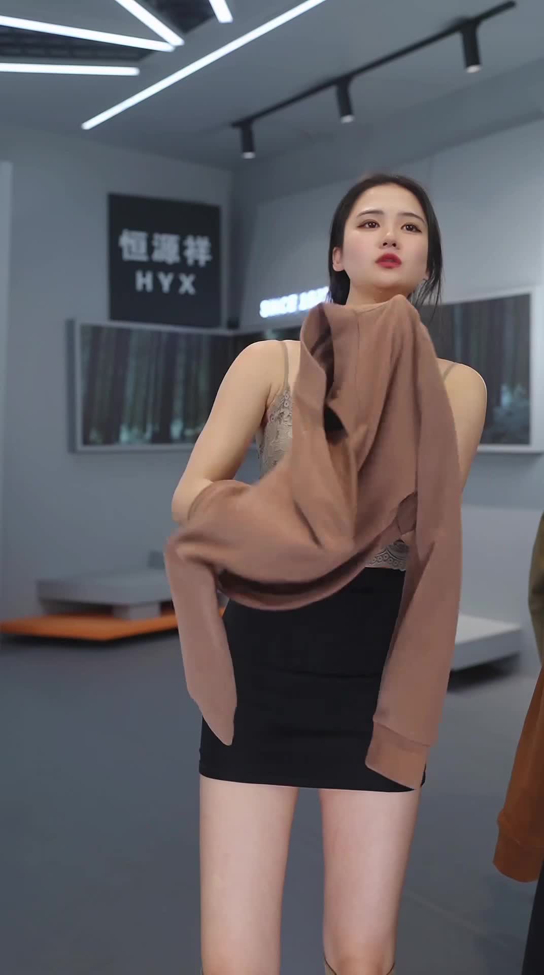 买衣服 就去恒源祥 运动服 质量好太白了 (3).MP4