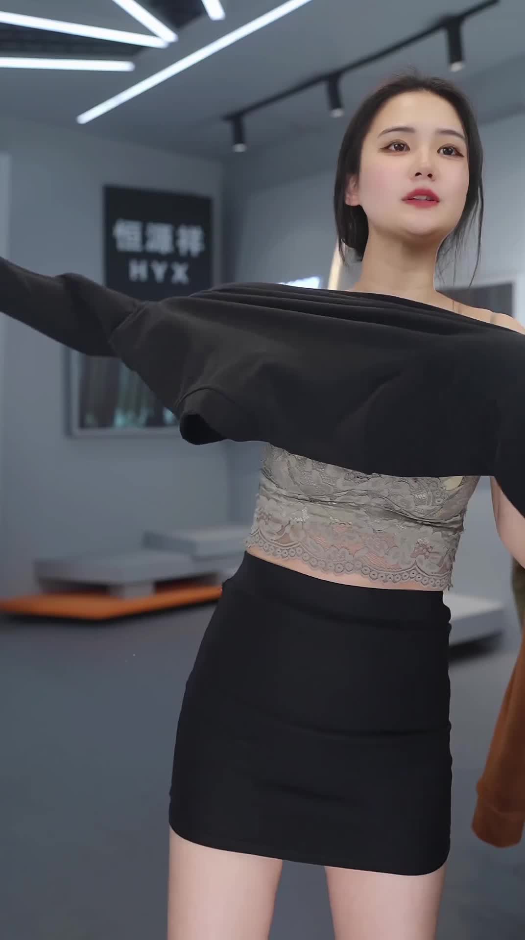 买衣服 就去恒源祥 运动服 质量好太白了 (4).MP4