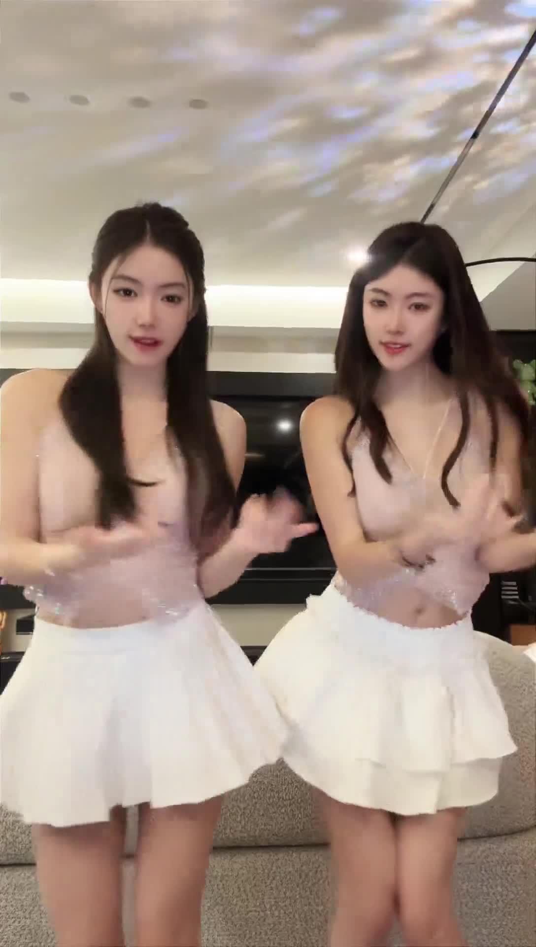 双胞胎萱萱菲菲（2_26生日庆）_2025-02-28_22-57-37_025