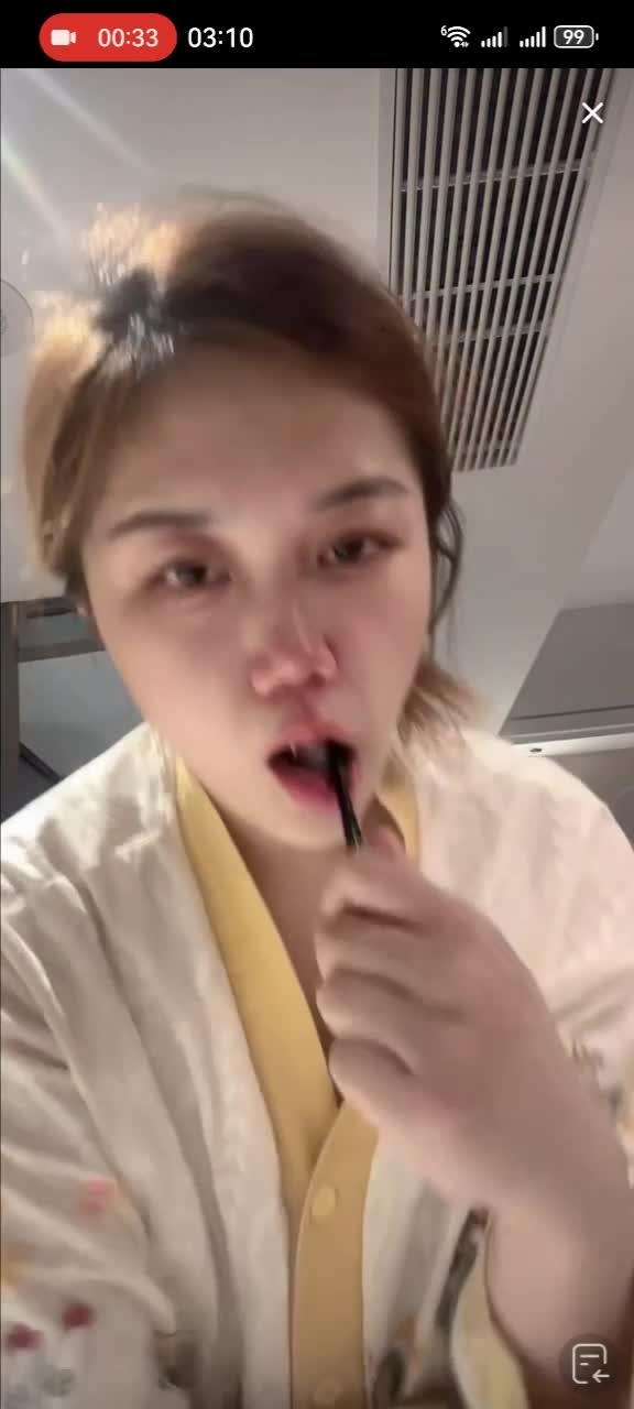 三月快手抖音精选走光露点 (18).MP4