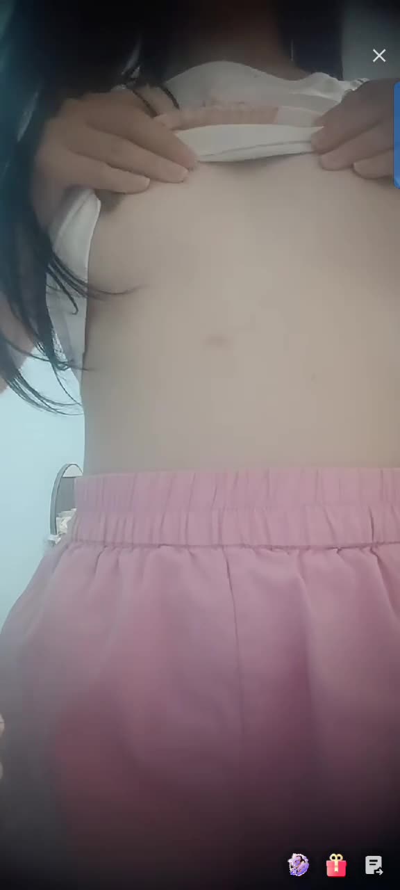 最新漏奶9