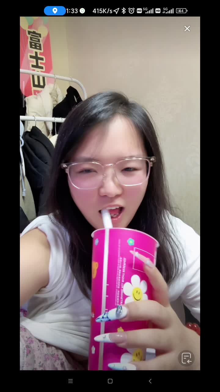 喝奶漏奶
