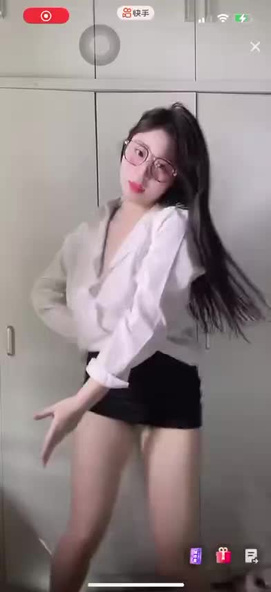 幺幺 漏毛1