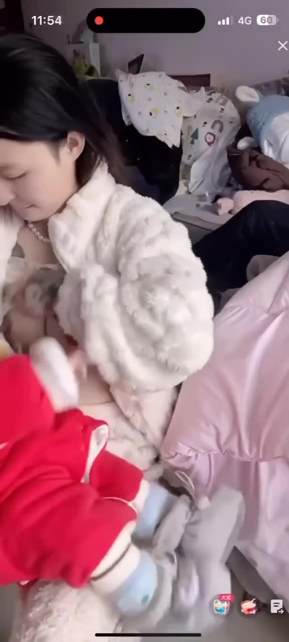 五月精选抖音快手走光视频 (27).MP4