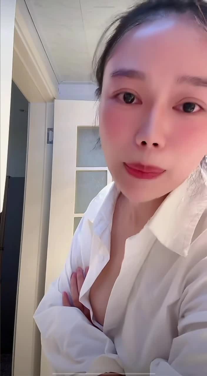 6月精选免费抖音走光视频 (21).MP4