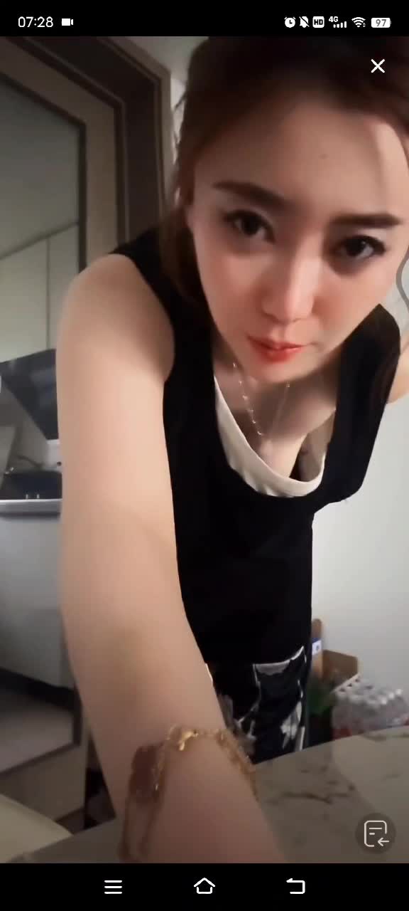六月免费精选视频 (2).MP4