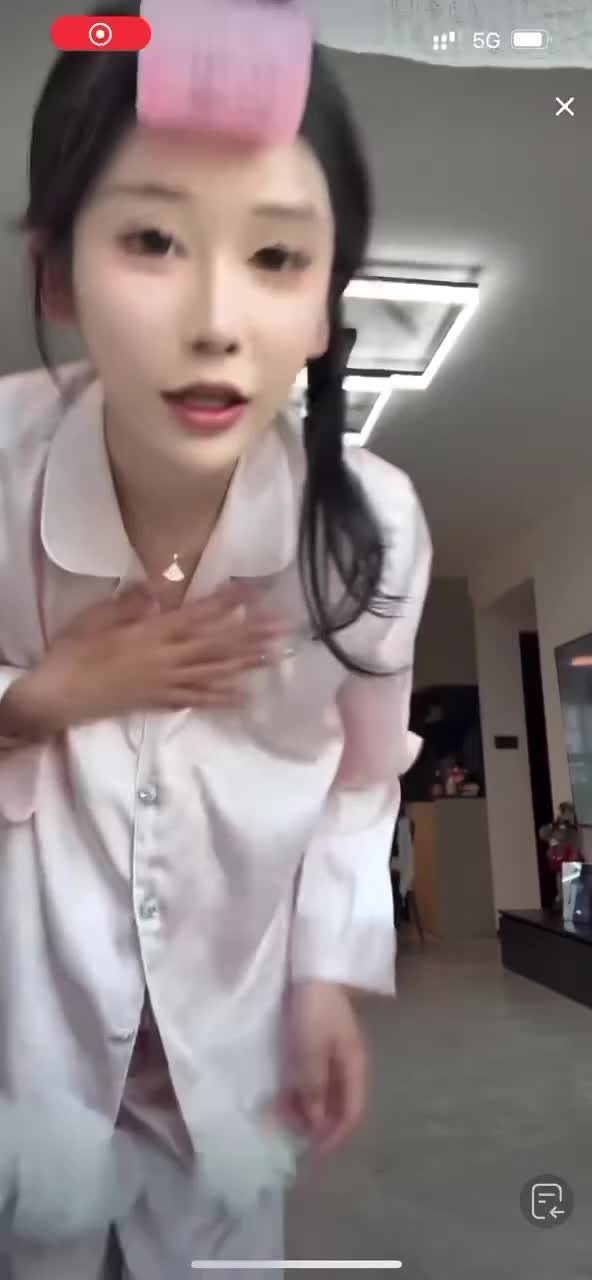 七月抖音快手走光免费视频 (18).MP4