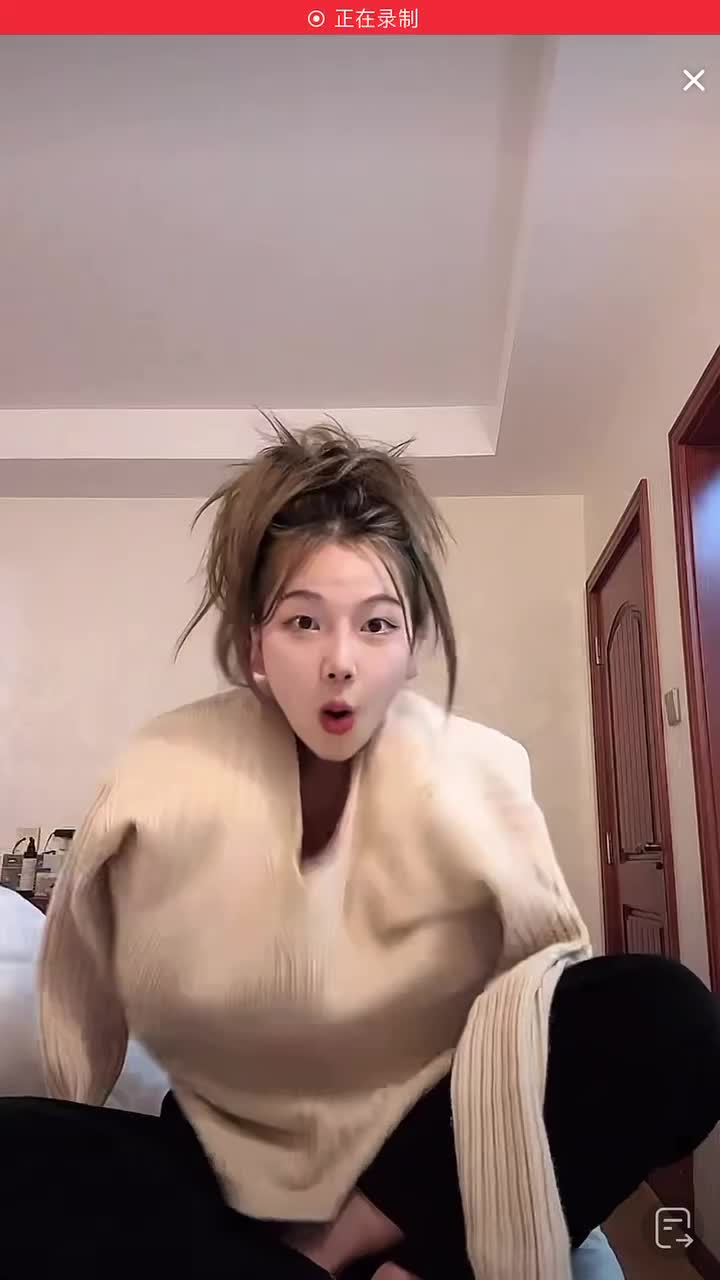 七月抖音快手走光免费视频 (20).MP4