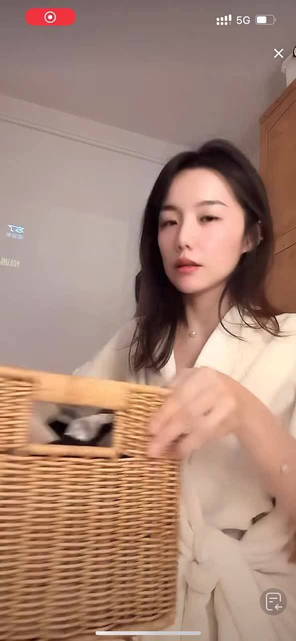贝拉娜_2025-08-13
